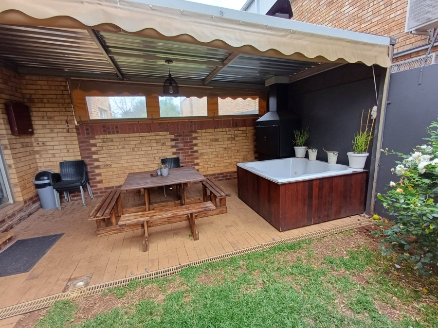 2 Bedroom Property for Sale in Langenhovenpark Free State